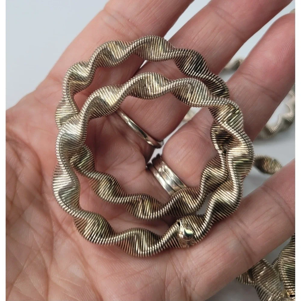 8 Unbranded Napkin‎ Rings Set Silver Plate Twisted Coil Ribbed Wavy Table Decor